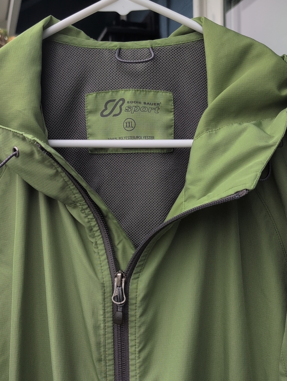 Eddie Bauer Lightweight Hooded Jacket in Green